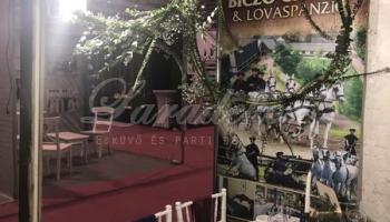 Fotófal és dekoráció